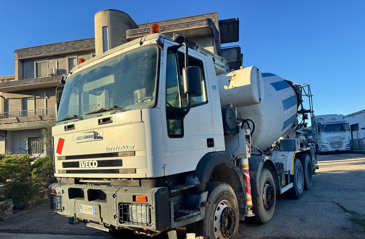 Betonpompa CIFA Iveco Trakker 410E44 - Domiešavač s pumpou: obrázok 1 Betonpompa CIFA Iveco Trakker 410E44 - Domiešavač s pumpou: obrázok 1