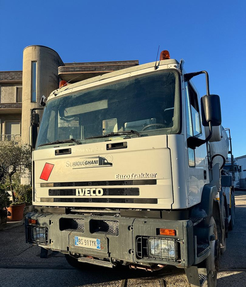 Betonpompa CIFA Iveco Trakker 410E44 - Autočerpadlo: obrázok 2 Betonpompa CIFA Iveco Trakker 410E44 - Autočerpadlo: obrázok 2