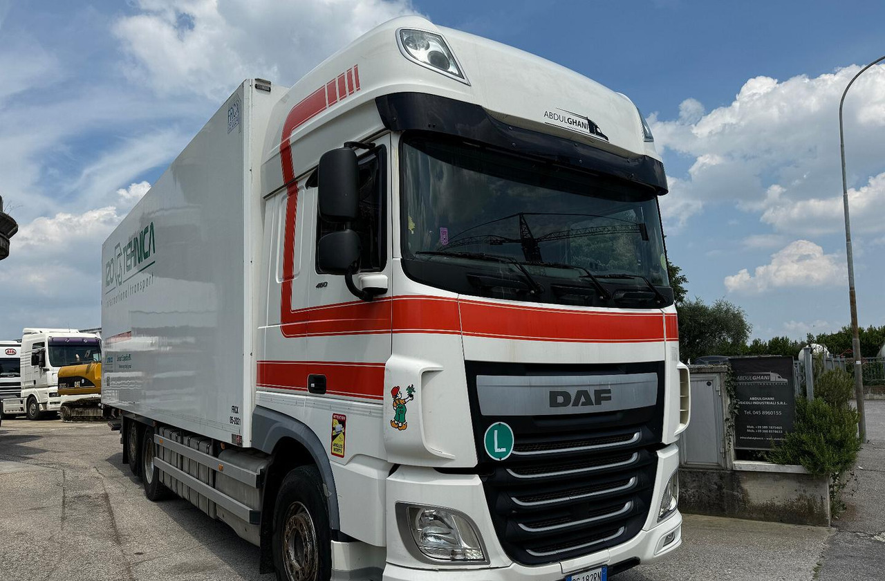 Motrice frigo DAF XF 105.460 con Sponda - Chladirenské nákladné vozidlo: obrázok 1 Motrice frigo DAF XF 105.460 con Sponda - Chladirenské nákladné vozidlo: obrázok 1