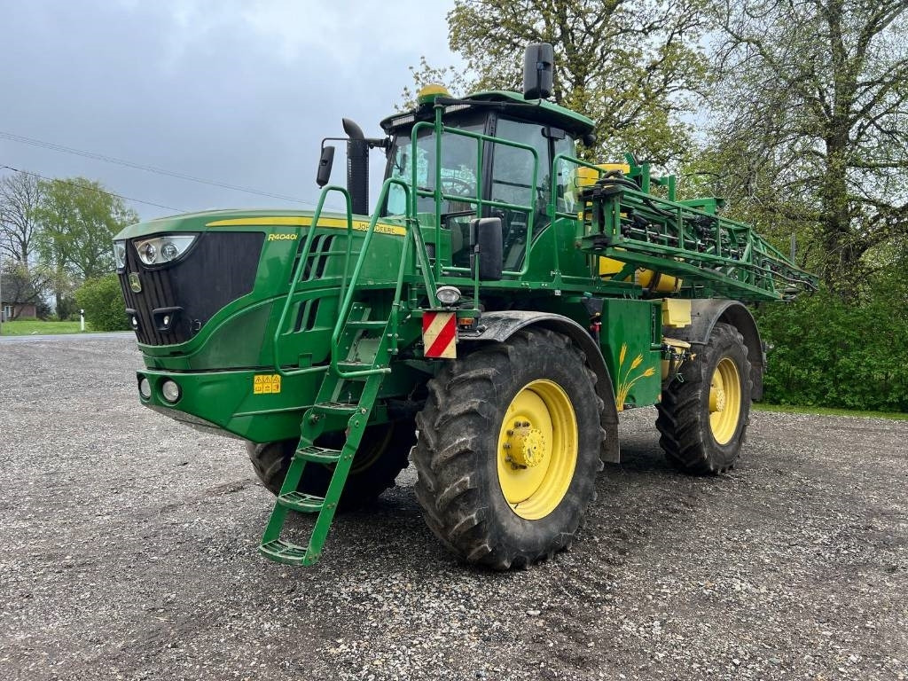 John Deere R4040i - Samohybný postrekovač: obrázok 1 John Deere R4040i - Samohybný postrekovač: obrázok 1