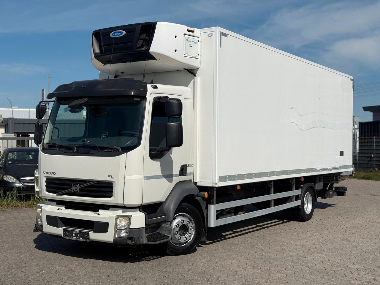 Volvo FL 240 Carrier Easy Cold+Hebebühne - Chladirenské nákladné vozidlo: obrázok 1 Volvo FL 240 Carrier Easy Cold+Hebebühne - Chladirenské nákladné vozidlo: obrázok 1