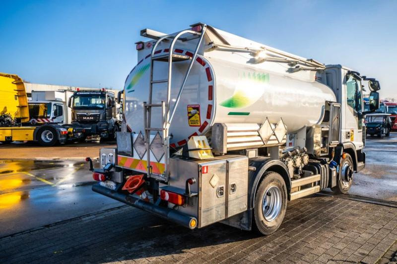 Iveco EURO CARGO 100-220 +CM 5500L + 3 COMP. - Cisternové vozidlo: obrázok 4 Iveco EURO CARGO 100-220 +CM 5500L + 3 COMP. - Cisternové vozidlo: obrázok 4