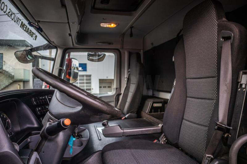 Interior photo 1: Cisternové vozidlo na prepravu potraviny Mercedes ACTROS 3241+MP3+ECOVRAC 6COMP