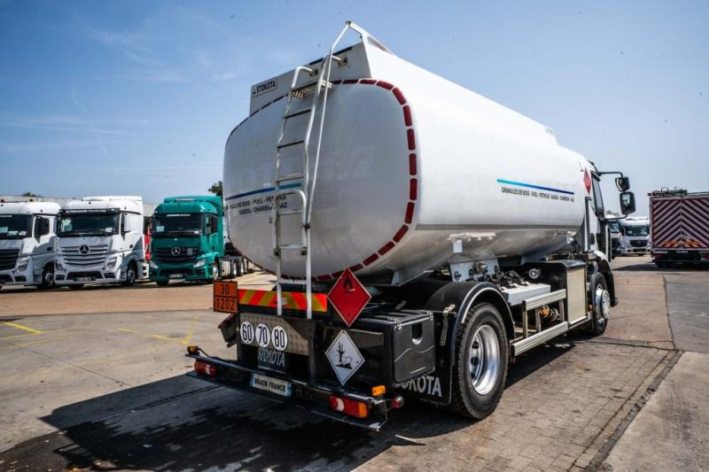 Renault MIDLUM 270 DXI + STOKOTA 14000L /4 COMP - Cisternové vozidlo: obrázok 4 Renault MIDLUM 270 DXI + STOKOTA 14000L /4 COMP - Cisternové vozidlo: obrázok 4