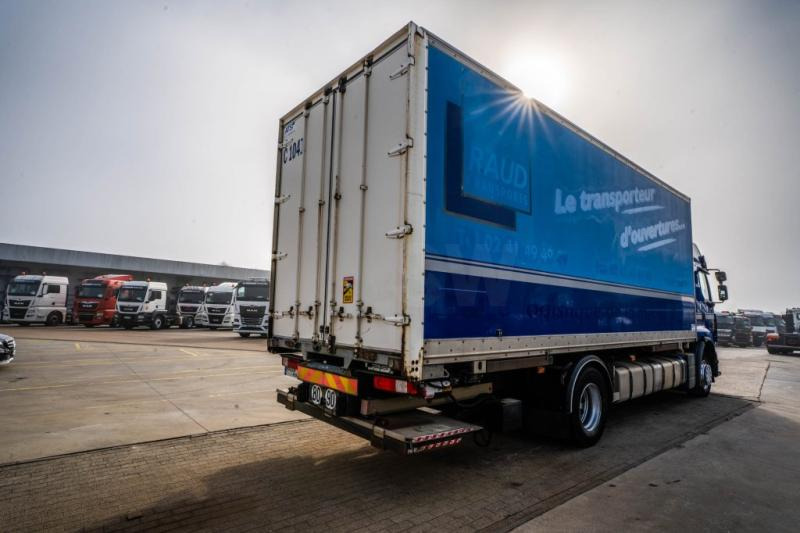 Renault PREMIUM 380 DXI+ DHOLLANDIA - Plachtové nákladné vozidlo: obrázok 4 Renault PREMIUM 380 DXI+ DHOLLANDIA - Plachtové nákladné vozidlo: obrázok 4