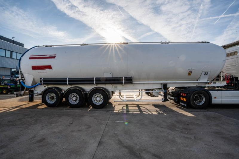 SPITZER SILO SK2458 CAL 60m3 - Silocisterna: obrázok 3 SPITZER SILO SK2458 CAL 60m3 - Silocisterna: obrázok 3