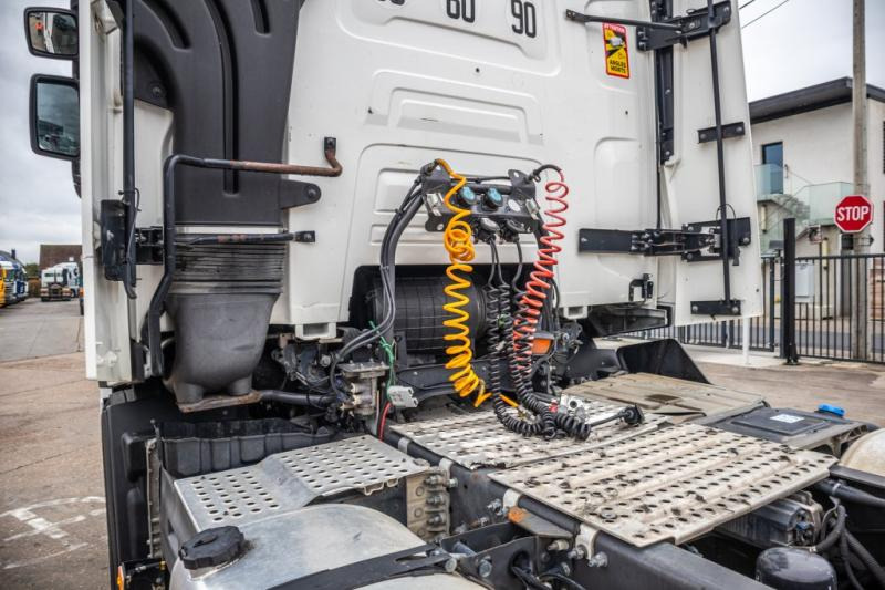 Renault T520+INTARDER+BIG AXLE+ 70Ton - Ťahač: obrázok 5 Renault T520+INTARDER+BIG AXLE+ 70Ton - Ťahač: obrázok 5