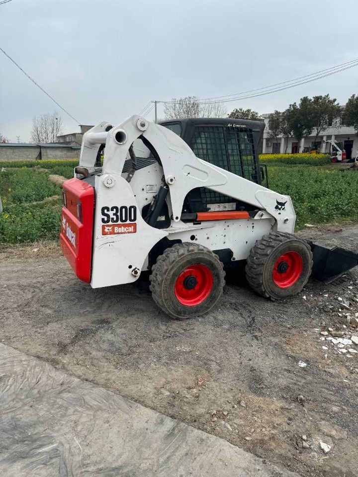 Bobcat S 300 - Šmykom riadený nakladač: obrázok 1 Bobcat S 300 - Šmykom riadený nakladač: obrázok 1