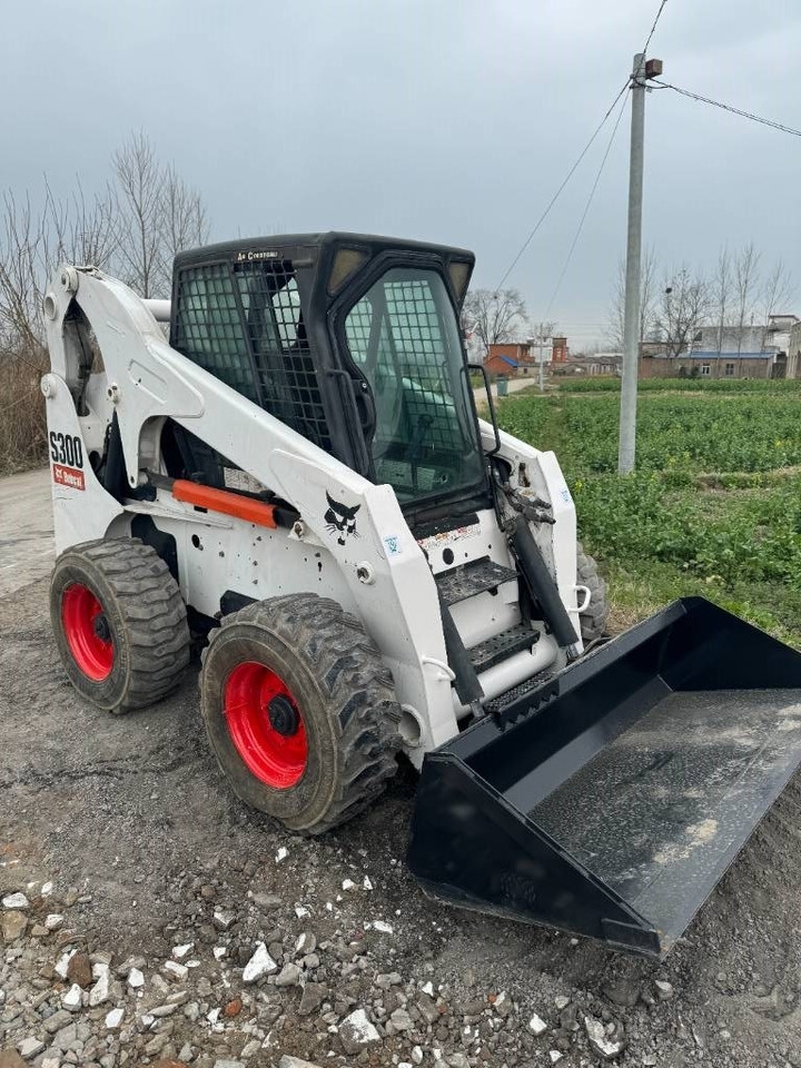 Bobcat S 300 - Šmykom riadený nakladač: obrázok 4 Bobcat S 300 - Šmykom riadený nakladač: obrázok 4
