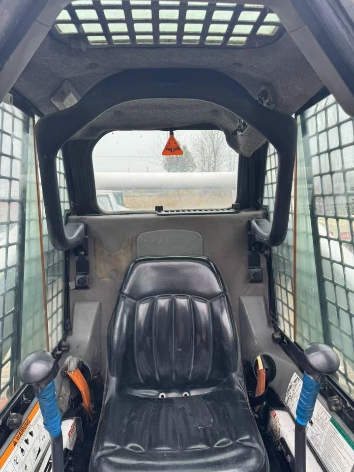 Bobcat S 300 - Šmykom riadený nakladač: obrázok 2 Bobcat S 300 - Šmykom riadený nakladač: obrázok 2
