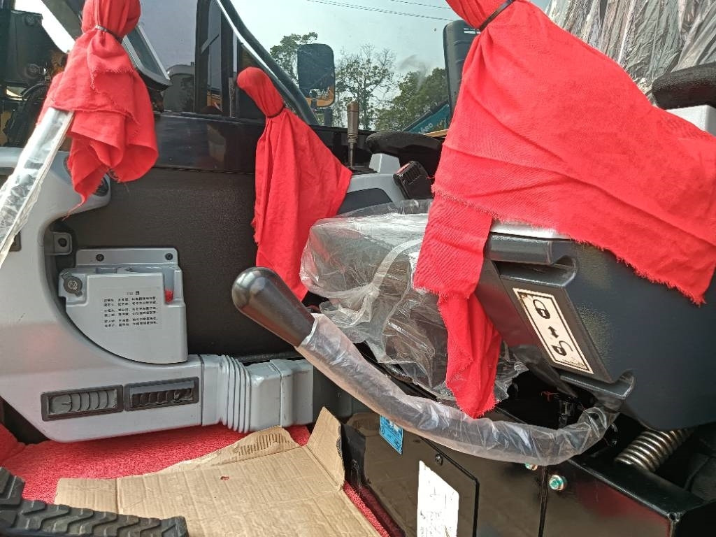 CAT 307E2  - Mini rýpadlo: obrázok 4 CAT 307E2  - Mini rýpadlo: obrázok 4