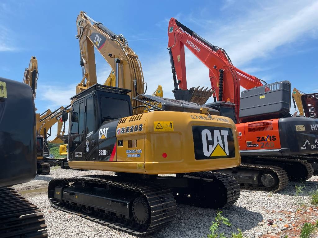 CAT 323D2 - Pásové rýpadlo: obrázok 1 CAT 323D2 - Pásové rýpadlo: obrázok 1