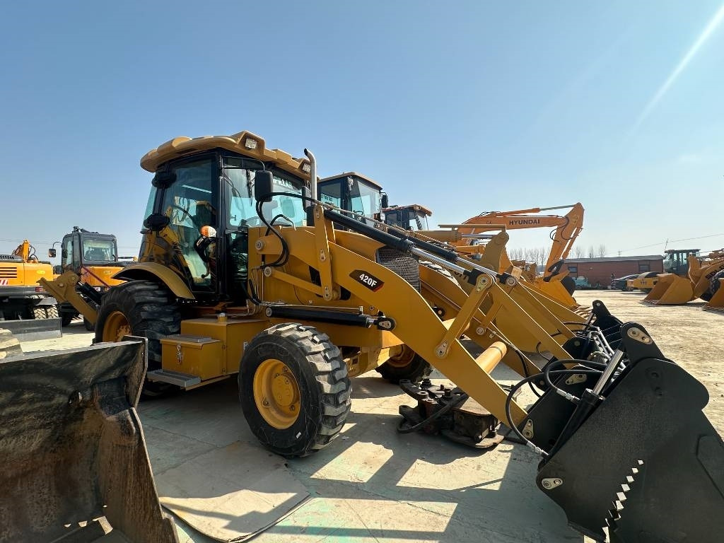 CAT 420 F - Pásové rýpadlo: obrázok 1 CAT 420 F - Pásové rýpadlo: obrázok 1