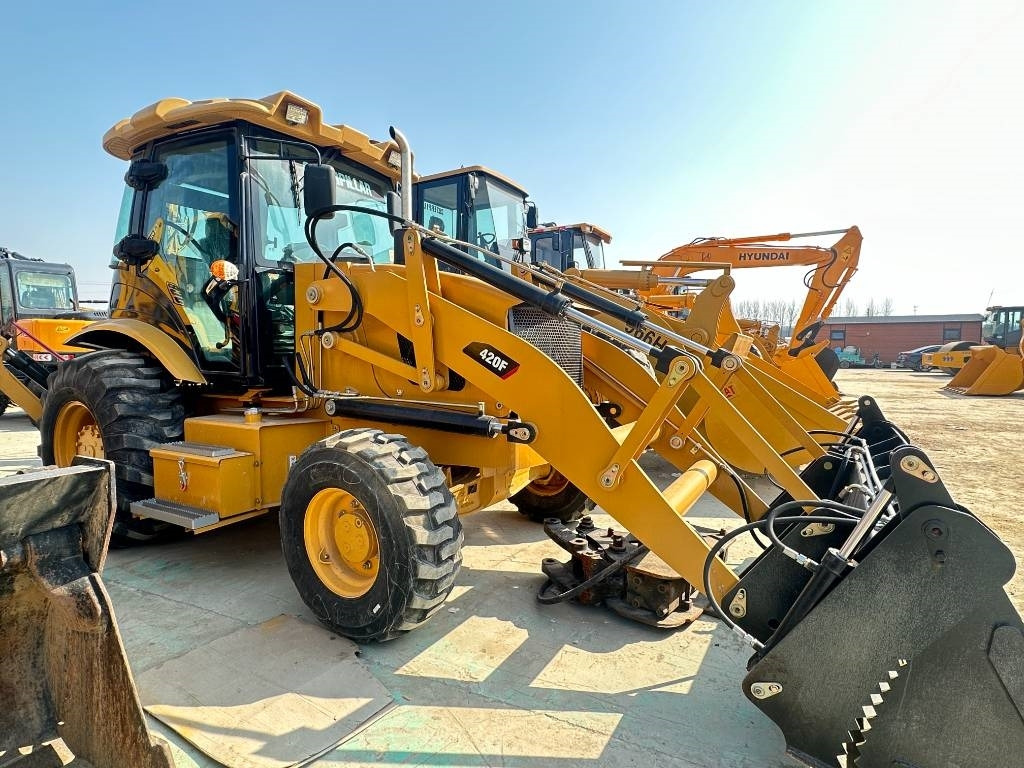 CAT 420 F - Pásové rýpadlo: obrázok 2 CAT 420 F - Pásové rýpadlo: obrázok 2