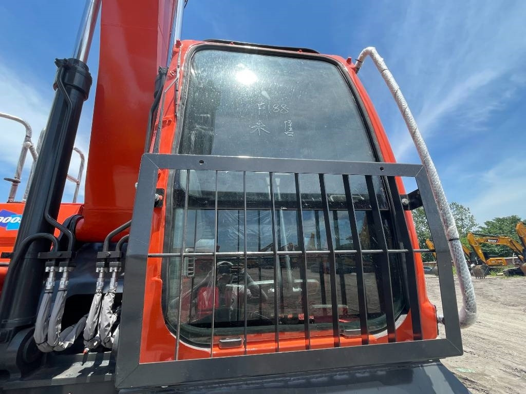 Doosan DX 300 - Pásové rýpadlo: obrázok 4 Doosan DX 300 - Pásové rýpadlo: obrázok 4