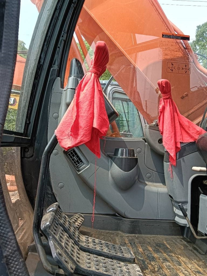 Hitachi ZX 160 - Pásové rýpadlo: obrázok 5 Hitachi ZX 160 - Pásové rýpadlo: obrázok 5