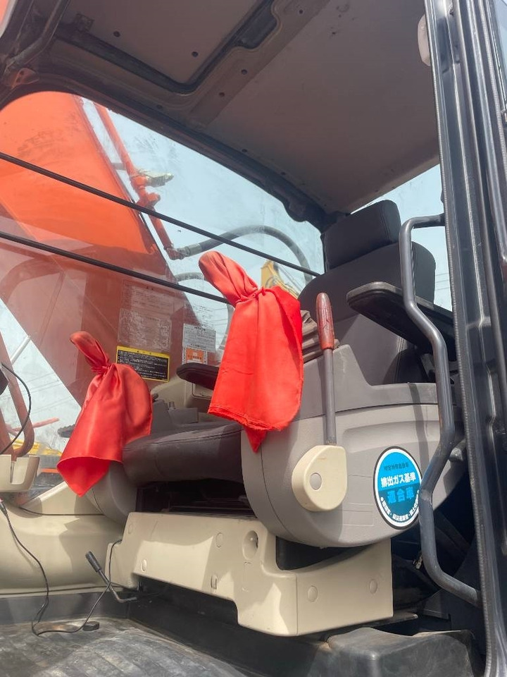 Hitachi ZX 240 - Pásové rýpadlo: obrázok 4 Hitachi ZX 240 - Pásové rýpadlo: obrázok 4