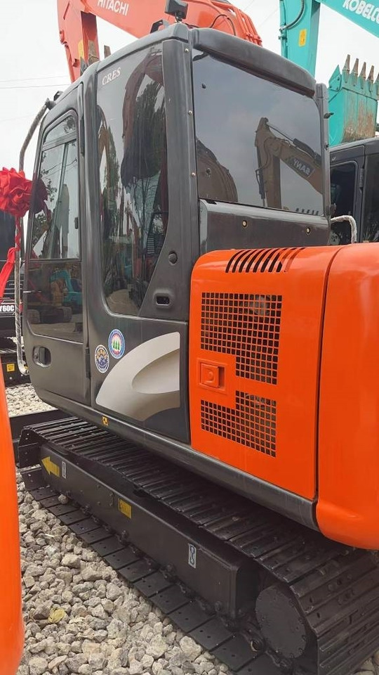 Hitachi ZX 60 - Mini rýpadlo: obrázok 3 Hitachi ZX 60 - Mini rýpadlo: obrázok 3