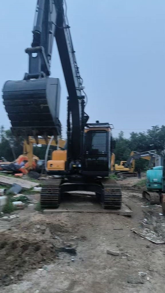 Hyundai HX220S - Pásové rýpadlo: obrázok 3 Hyundai HX220S - Pásové rýpadlo: obrázok 3