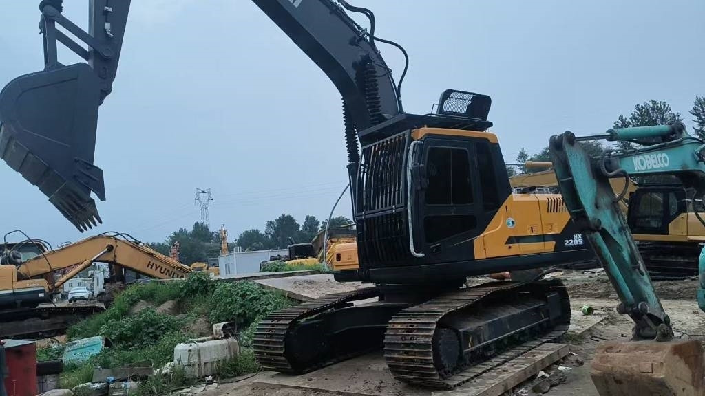 Hyundai HX220S - Pásové rýpadlo: obrázok 2 Hyundai HX220S - Pásové rýpadlo: obrázok 2
