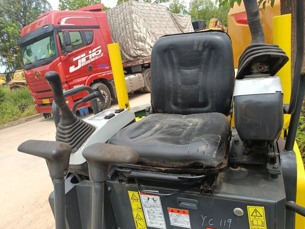 Komatsu PC 18 - Pásové rýpadlo: obrázok 4 Komatsu PC 18 - Pásové rýpadlo: obrázok 4