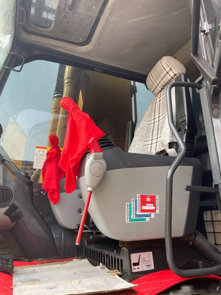 Komatsu PC 200  - Pásové rýpadlo: obrázok 3 Komatsu PC 200  - Pásové rýpadlo: obrázok 3