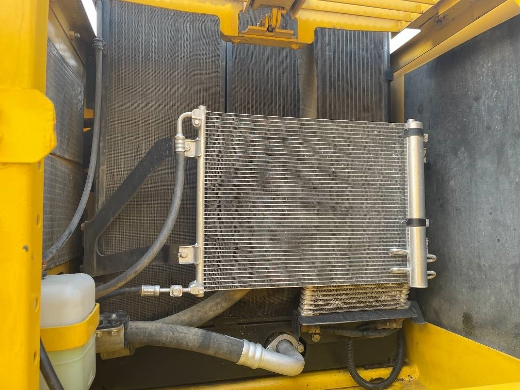 Komatsu PC 200  - Pásové rýpadlo: obrázok 5 Komatsu PC 200  - Pásové rýpadlo: obrázok 5