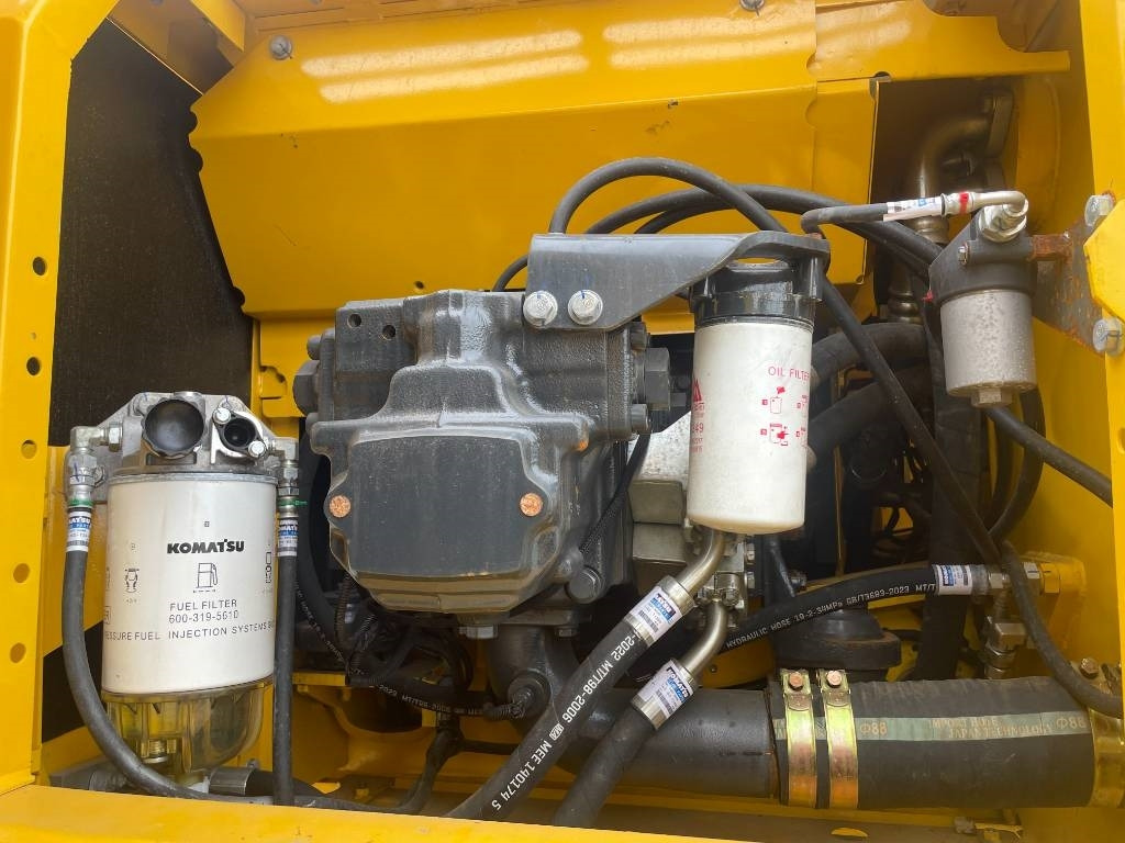 Komatsu PC 220 - Pásové rýpadlo: obrázok 2 Komatsu PC 220 - Pásové rýpadlo: obrázok 2