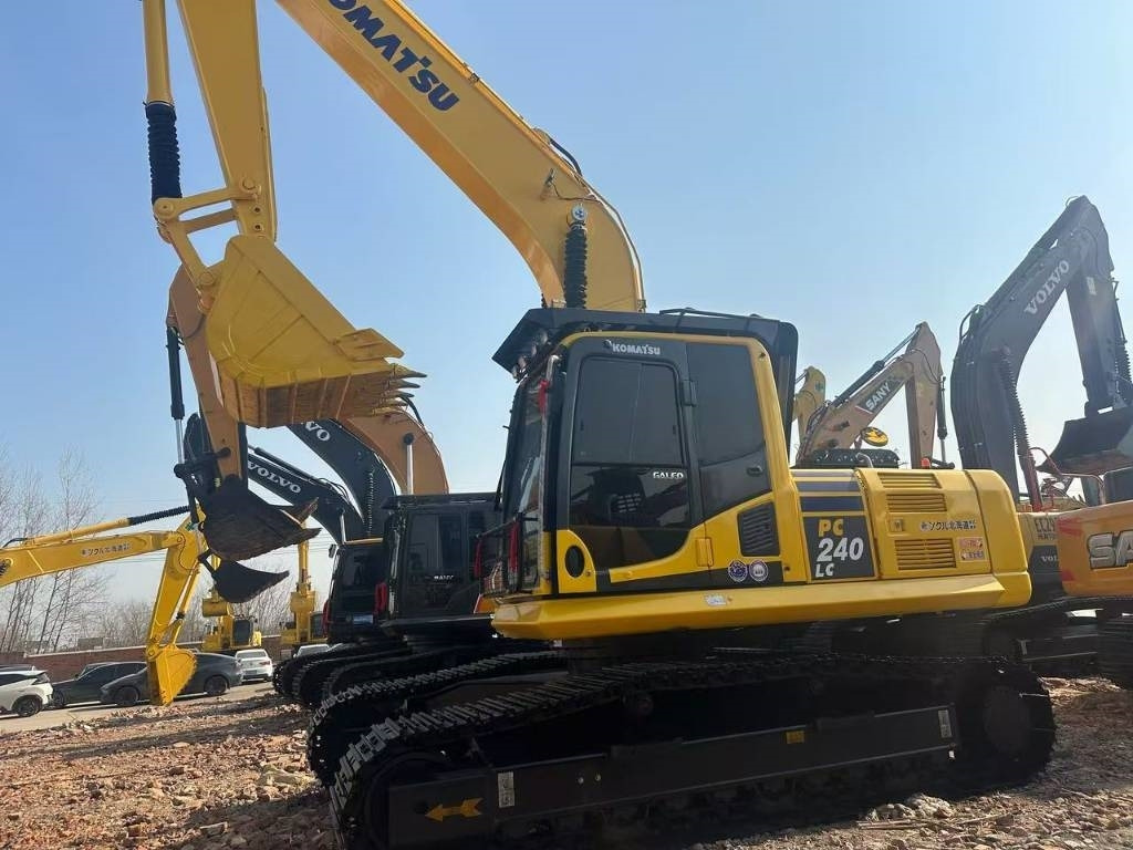 Komatsu PC 240 - Pásové rýpadlo: obrázok 2 Komatsu PC 240 - Pásové rýpadlo: obrázok 2