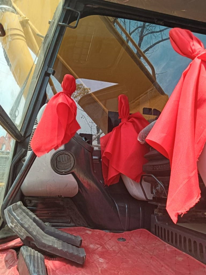 Komatsu PC 240 - Pásové rýpadlo: obrázok 4 Komatsu PC 240 - Pásové rýpadlo: obrázok 4