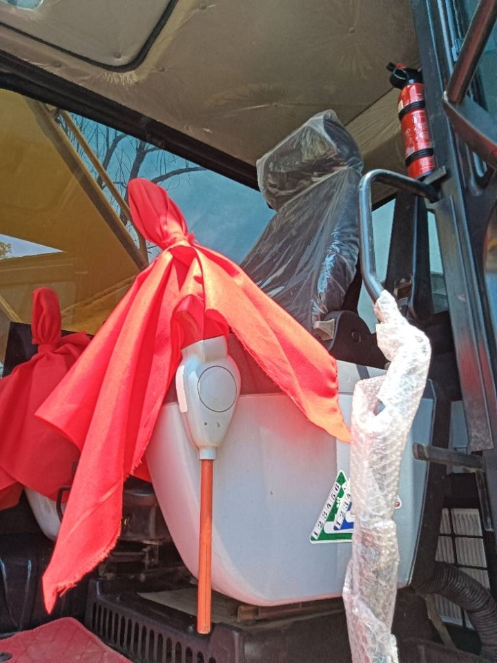 Komatsu PC 240 - Pásové rýpadlo: obrázok 3 Komatsu PC 240 - Pásové rýpadlo: obrázok 3