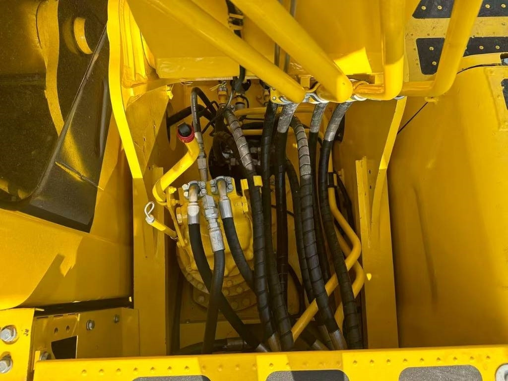 Komatsu PC 240 - Pásové rýpadlo: obrázok 3 Komatsu PC 240 - Pásové rýpadlo: obrázok 3