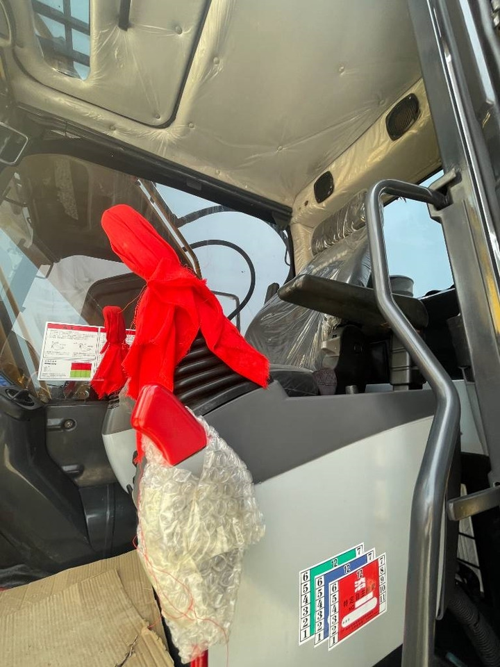 Komatsu PC 240 LC - Pásové rýpadlo: obrázok 4 Komatsu PC 240 LC - Pásové rýpadlo: obrázok 4