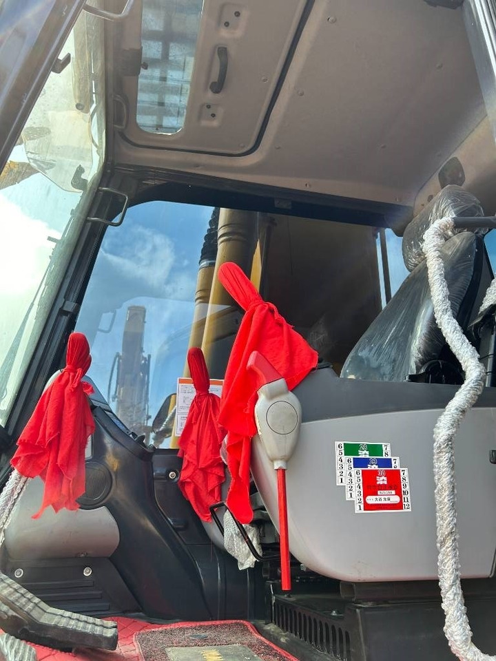 Komatsu PC 240 LC - Pásové rýpadlo: obrázok 4 Komatsu PC 240 LC - Pásové rýpadlo: obrázok 4