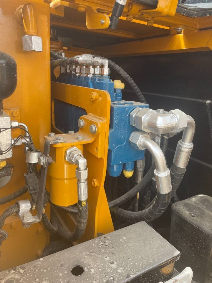 Komatsu PC 240 LC - Pásové rýpadlo: obrázok 2 Komatsu PC 240 LC - Pásové rýpadlo: obrázok 2