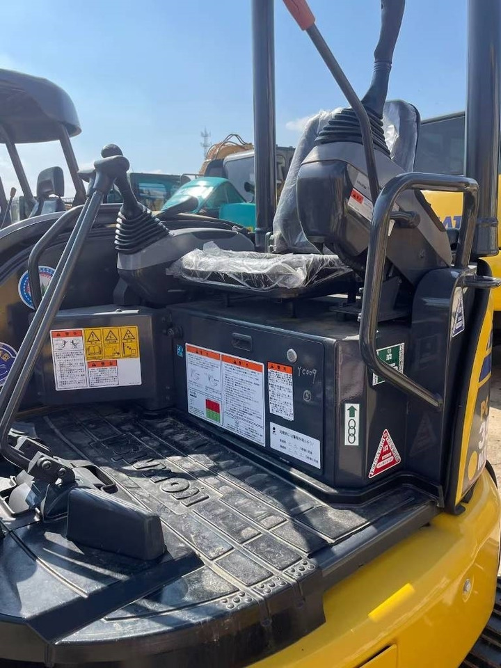 Komatsu PC 35 - Mini rýpadlo: obrázok 3 Komatsu PC 35 - Mini rýpadlo: obrázok 3