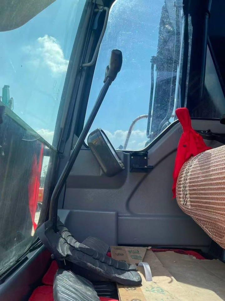 Volvo EC 240 - Pásové rýpadlo: obrázok 5 Volvo EC 240 - Pásové rýpadlo: obrázok 5