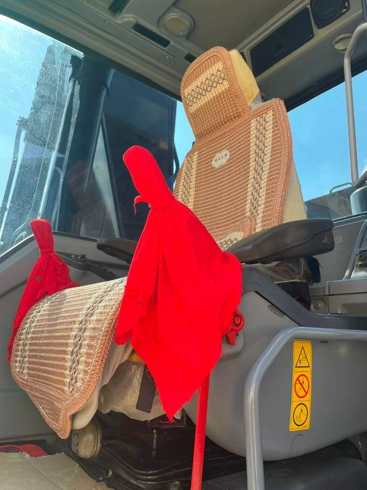 Volvo EC 240 - Pásové rýpadlo: obrázok 3 Volvo EC 240 - Pásové rýpadlo: obrázok 3