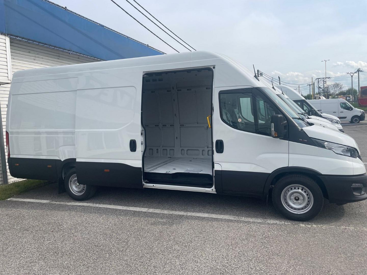 Iveco DAILY VAN, 3.0 D 176k, 35S18H V Evolution H3 - Furgon: obrázok 5 Iveco DAILY VAN, 3.0 D 176k, 35S18H V Evolution H3 - Furgon: obrázok 5