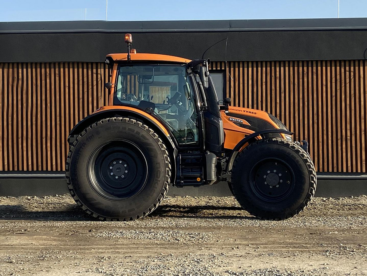 Valtra N, 49 AWI, 134 - Traktor: obrázok 1 Valtra N, 49 AWI, 134 - Traktor: obrázok 1