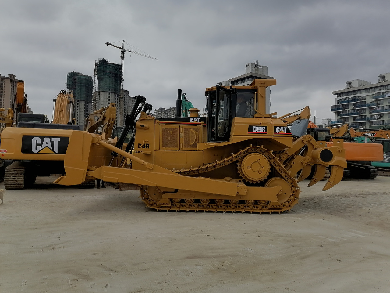Buldozér CATERPILLAR D8R: obrázok 6