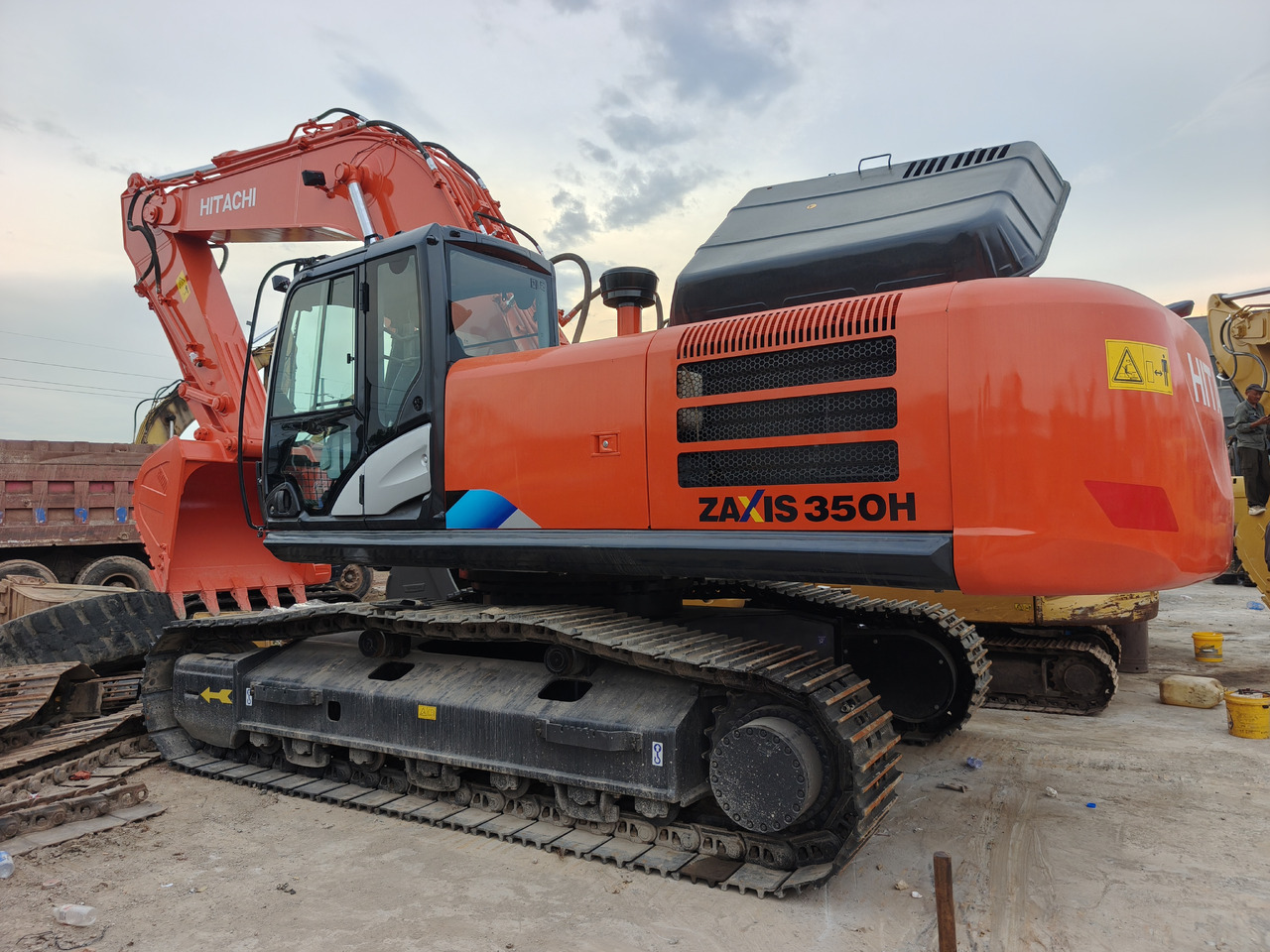 HITACHI ZX350H ZX350H-5G Used excavator - Pásové rýpadlo: obrázok 1 HITACHI ZX350H ZX350H-5G Used excavator - Pásové rýpadlo: obrázok 1