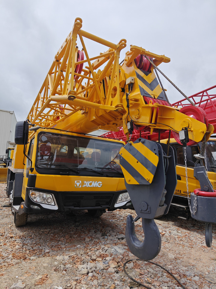 XCMG QY70K QY70K-II Used Crane 70t 70ton - Autožeriav: obrázok 2 XCMG QY70K QY70K-II Used Crane 70t 70ton - Autožeriav: obrázok 2