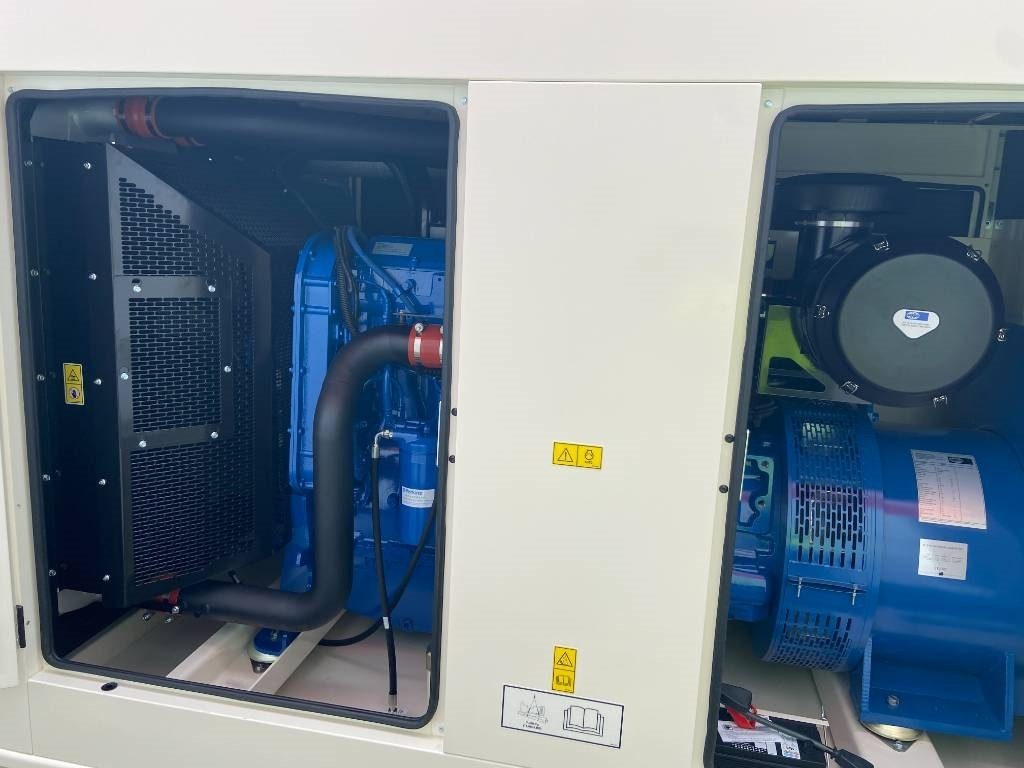 FG Wilson P715-3 - 715 kVA Genset - DPX-16023 - Elektrický generátor: obrázok 4 FG Wilson P715-3 - 715 kVA Genset - DPX-16023 - Elektrický generátor: obrázok 4