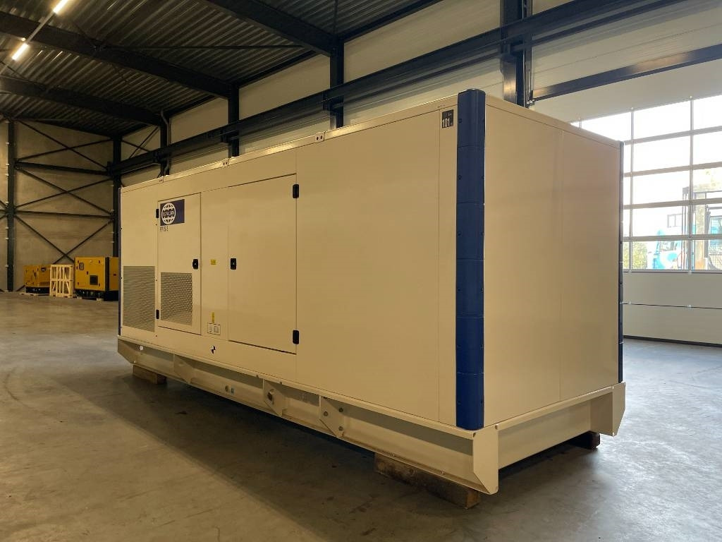 FG Wilson P715-3 - 715 kVA Genset - DPX-16023 - Elektrický generátor: obrázok 3 FG Wilson P715-3 - 715 kVA Genset - DPX-16023 - Elektrický generátor: obrázok 3