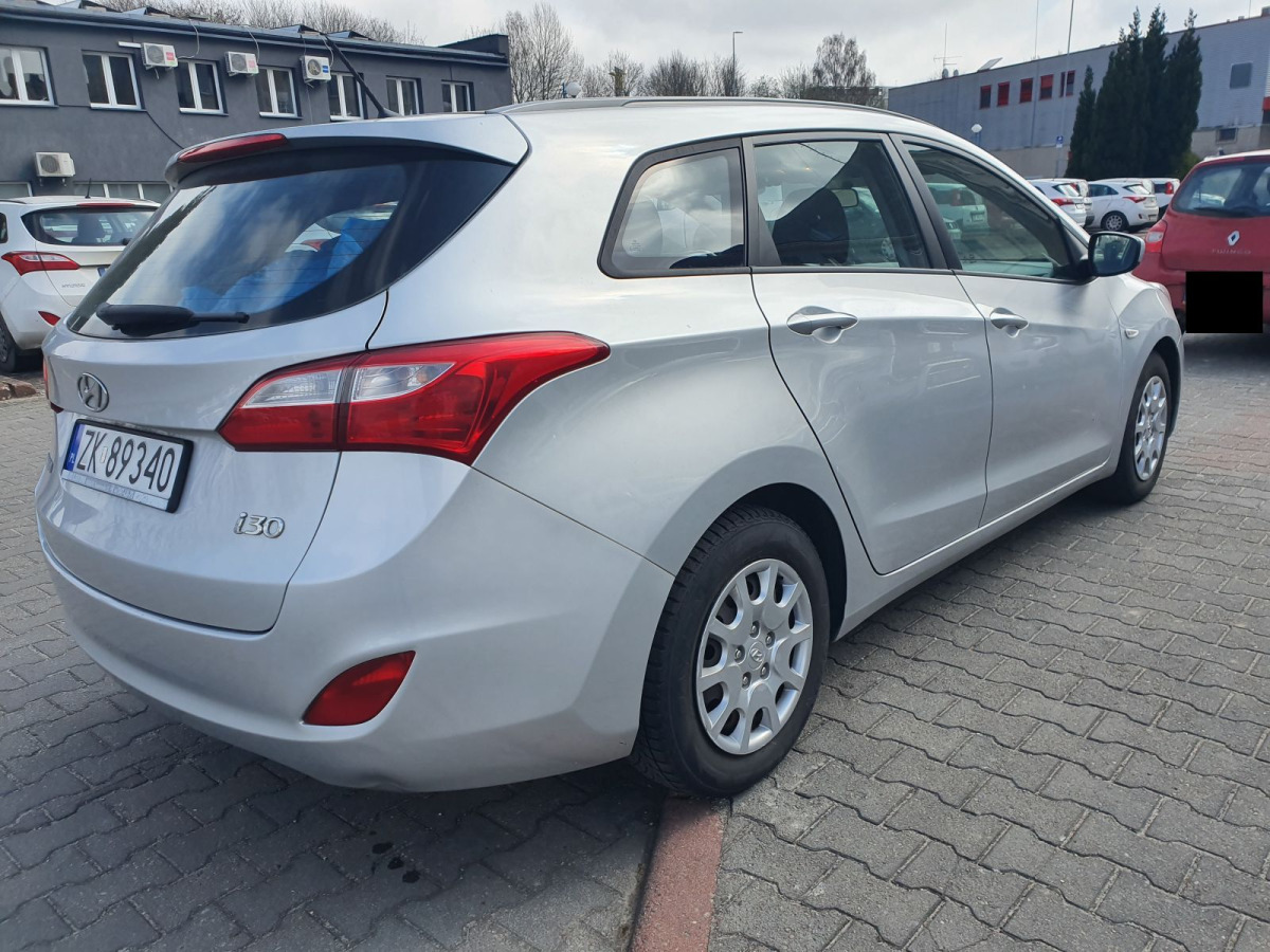 HYUNDAI I30 KOMBI - Automobil: obrázok 3 HYUNDAI I30 KOMBI - Automobil: obrázok 3