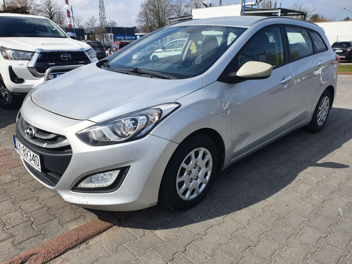 HYUNDAI I30 KOMBI - Automobil: obrázok 2 HYUNDAI I30 KOMBI - Automobil: obrázok 2