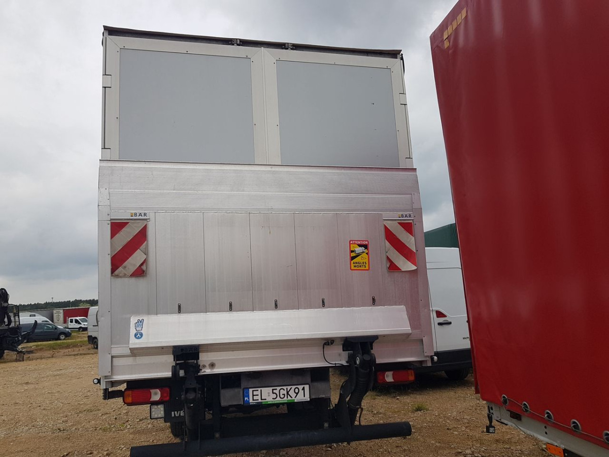 IVECO DAILY PLANDEKA Z WINDĄ - Plachtová dodávka: obrázok 5 IVECO DAILY PLANDEKA Z WINDĄ - Plachtová dodávka: obrázok 5