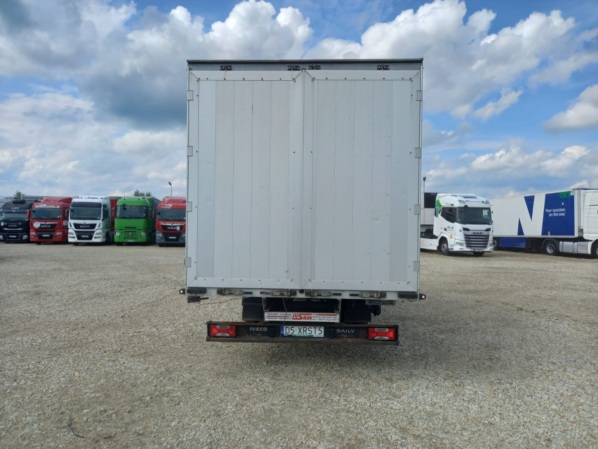 IVECO/JUSAM STANISŁAWJURKOWSKI 50C18/JU06 PLANDEKA - Plachtová dodávka: obrázok 5 IVECO/JUSAM STANISŁAWJURKOWSKI 50C18/JU06 PLANDEKA - Plachtová dodávka: obrázok 5