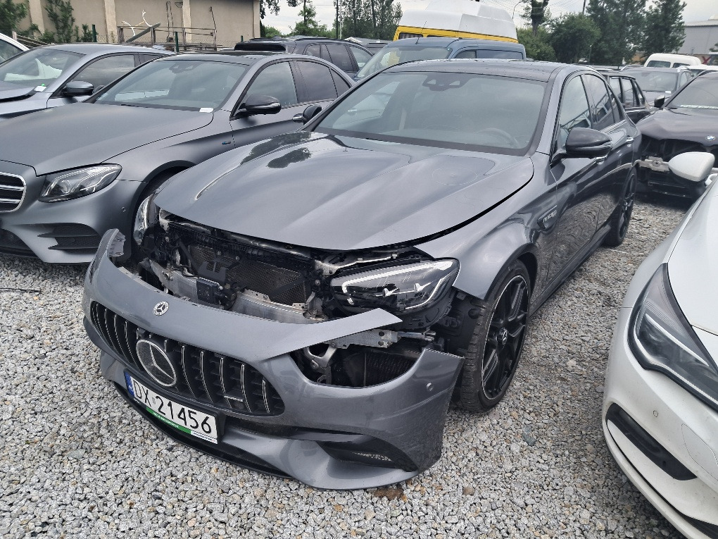 MERCEDES BENZ AMG E63S SEDAN - Sedan: obrázok 3 MERCEDES BENZ AMG E63S SEDAN - Sedan: obrázok 3